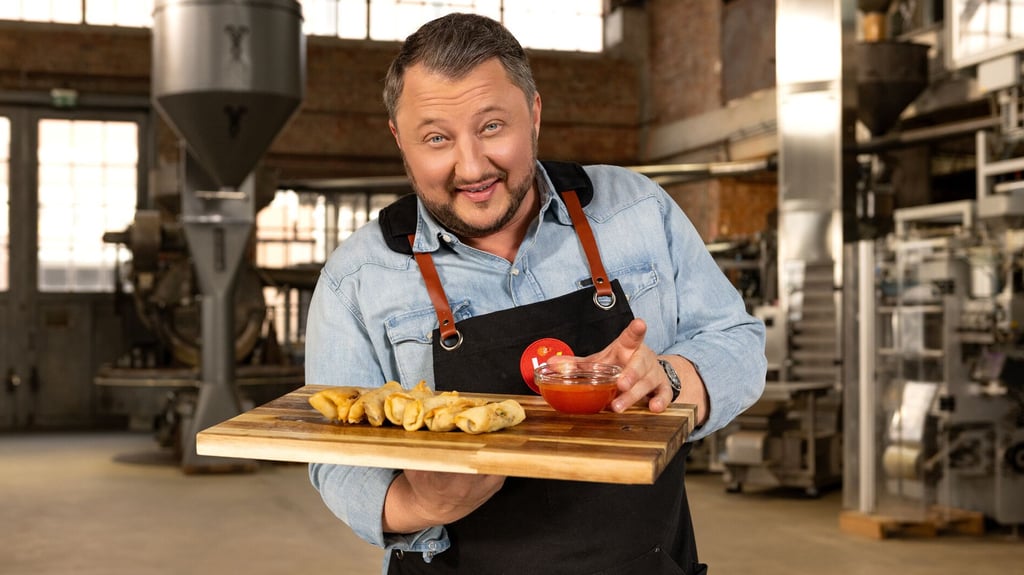 Sebastian Lege liebt gutes Essen und seine Bulldogge Kalle. Sein Leben hält der TV-Koch eher privat.
