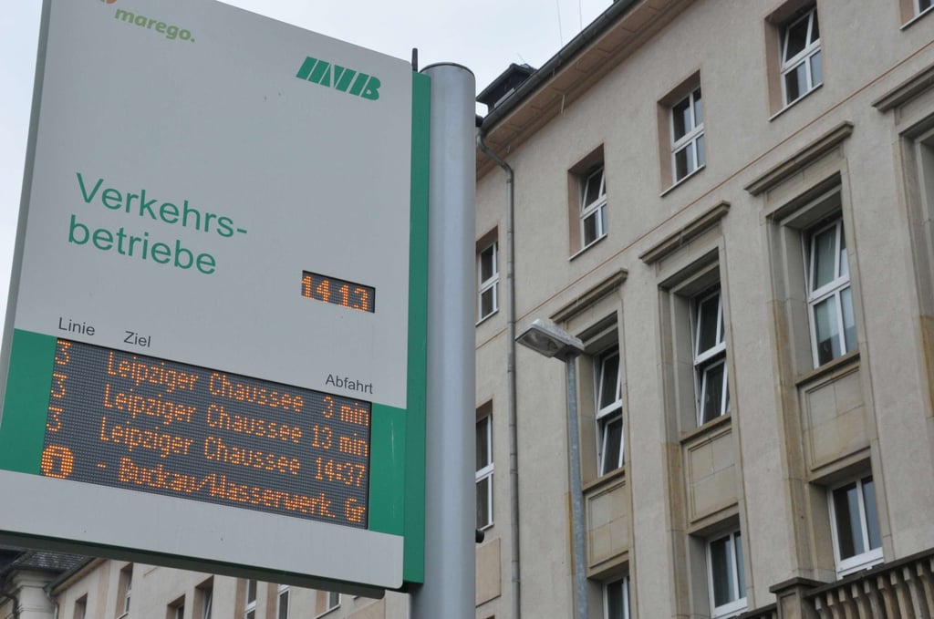 Solche elektronischen Anzeigetafeln für die Abfahrtszeiten der Straßenbahnen soll es auch in Magdeburg-Nord geben.