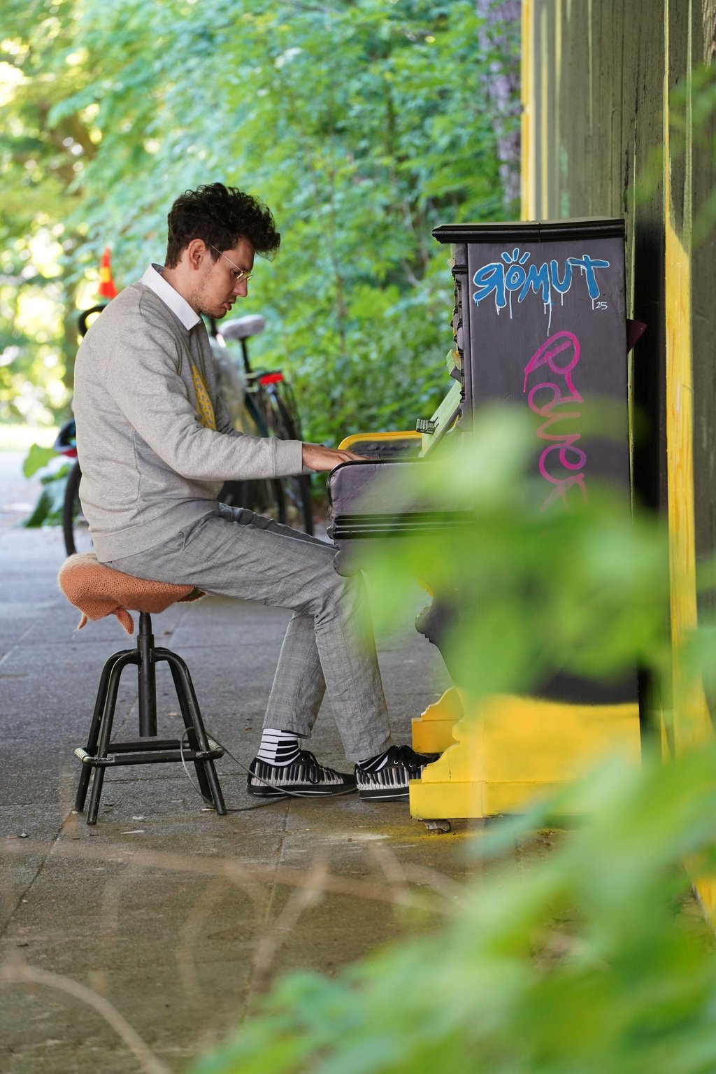 Einfach ein Klavier spielen: Ein Open Piano, wie es hier in Hannover unter der Schnellwegbrücke Bremer Damm zu sehen ist, soll auch in Halle stehen.