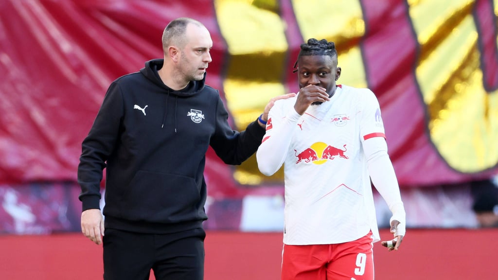 RB Leipzigs Trainer Ole Werner kann noch nicht sagen, ob Johan Bakayoko für das Augsburg-Duell fit sein wird.