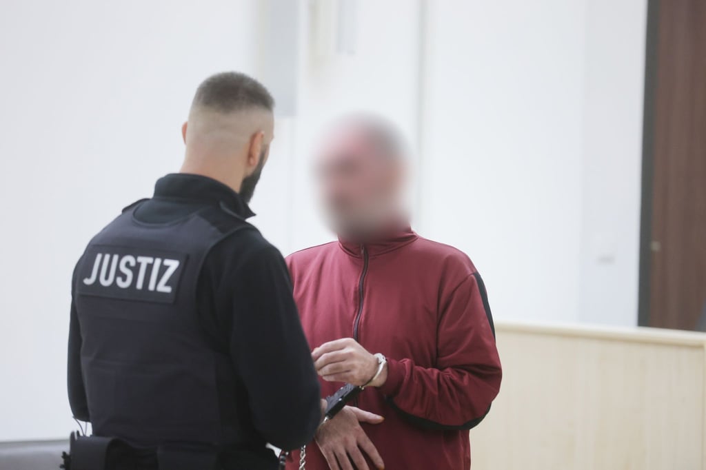 Der Angeklagte ließ über seinen Verteidiger erklären, dass er die Tat zutiefst bereue.