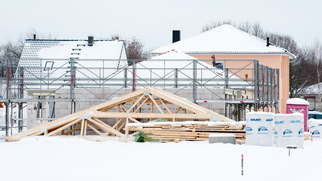 Winter auf der Baustelle: Eis und Schnee muss kein Hinderungsgrund für den Fortgang der Arbeiten sein.