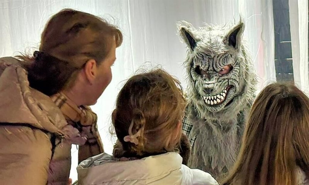 Im Zoo Halle sind starke Nerven gefragt, denn neue Figuren und Effekte mit unheilvollen Geistern, Hexen sowie schreckliche Zombies und andere Untote lauern an jeder Ecke.