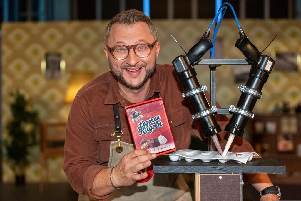 Sebastian Lege ist TV-Koch und Lebensmittelexperte. Für die ZDF-Sendung "Besseresser" testete er den DDR-Klassiker Halloren-Kugeln.