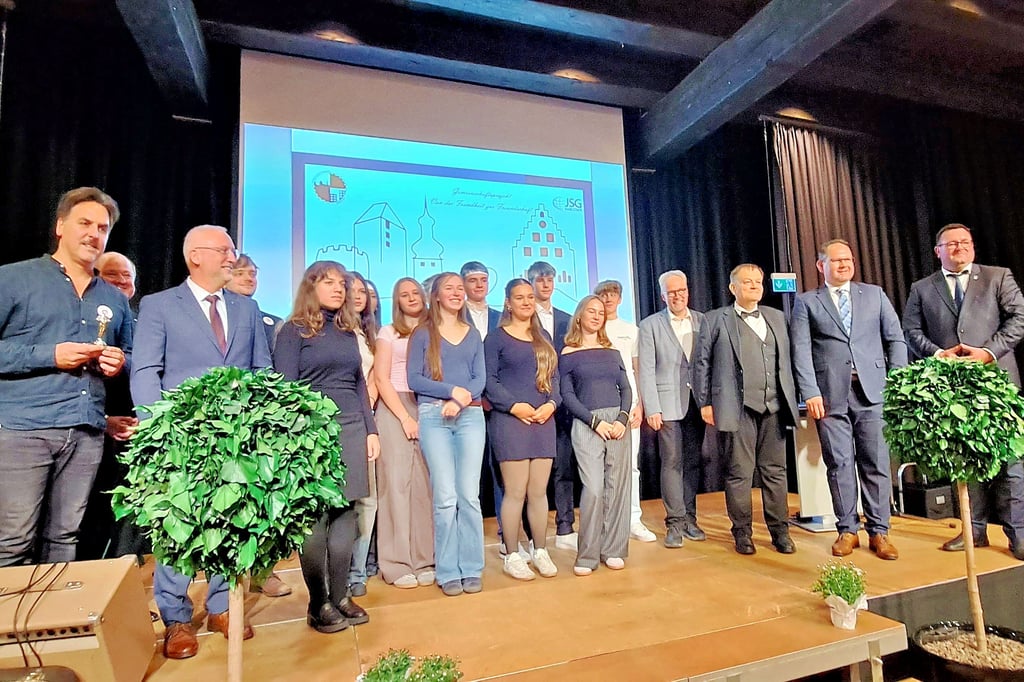 Mitwirkende und Unterstützer des Querfurt-Karlstadt-Projekts, aus dem der Kurzfilm mit dem Titel „Von der Fremdheit zur Freundschaft“ entstanden ist.