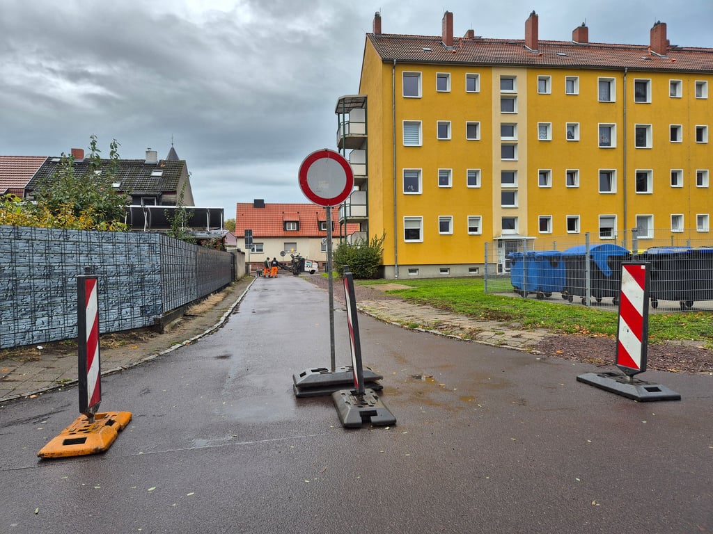 Die Anwohner der Johann-Mühlpfort-Straße kommen nicht mehr über die westliche Zufahrt auf die Holzstraße.