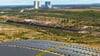 Im ehemaligen Brankohletagebaufeld Peres am Kraftwerk Lippendorf wurden zehntausende Solarmodule installiert. Das Braunkohle-Unternehmen Mibrag will in den kommenden Jahren verstärkt in die Produktion von Ökostrom einsteigen.