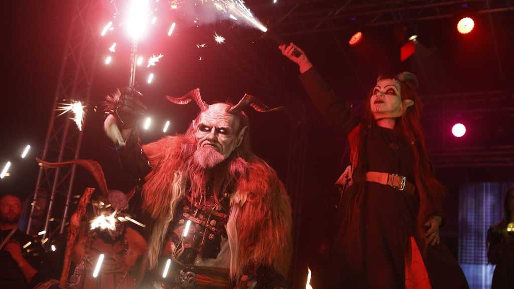 Gruselige Gestalten treiben an „Hexoween“ in der Innenstadt und im Kurpark von Thale ihr Unwesen.