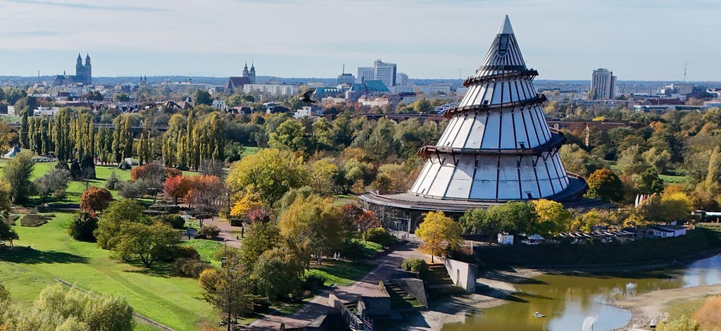 Der Jahrtausendturm im Elbauenpark Magdeburg. Der Elbauenpark erhöht ab März 2026 seine Preise.