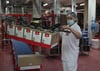 Verpacken für den Handel: Blick in die Produktion bei Kathi.