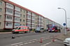 Nicht nur Patienten, die bei Verkehrsunfällen verletzt wurden, auch andere Notfälle müssen künftig in andere Kliniken gebracht werden, was die Einsätze des Rettungsdienstes drastisch verlängert.