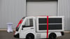 Ein mit Solarmodulen ausgestattetes Lieferfahrzeug steht vor der neuen Fabrik der Opes Solar Mobility GmbH für die Produktion von Photovoltaikmodulen für Fahrzeuge.