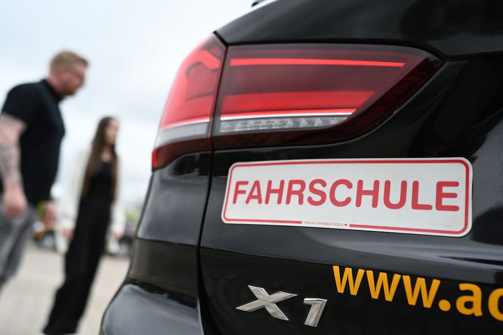 Viele Fahrschulen in Sachsen-Anhalt zogen in den vergangenen Jahren die Preise an.