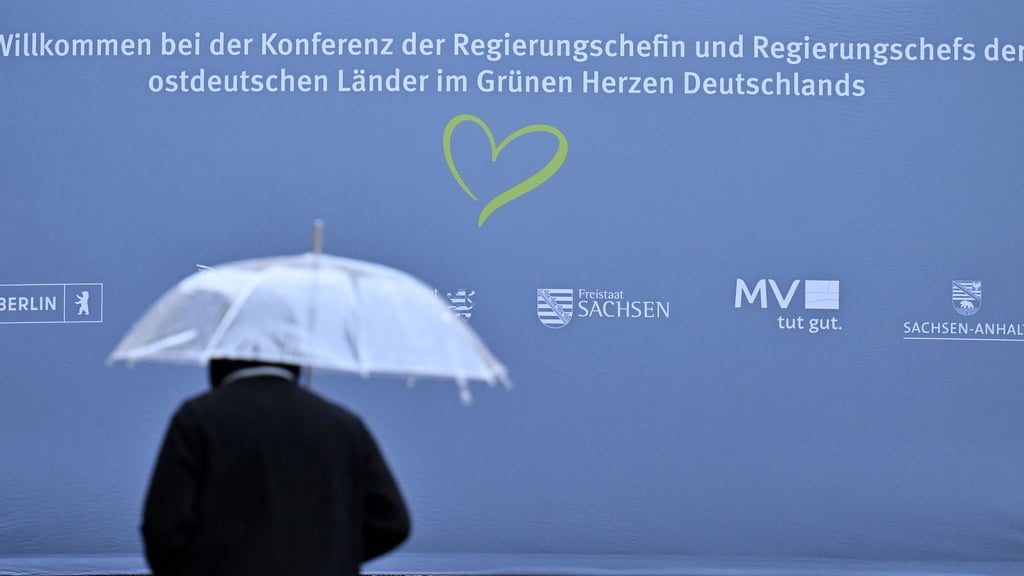 Jüngst haben sich die Chefs der ostdeutschen Länder in Thüringen getroffen, nun steht Brüssel auf dem Plan. (Archivbild)