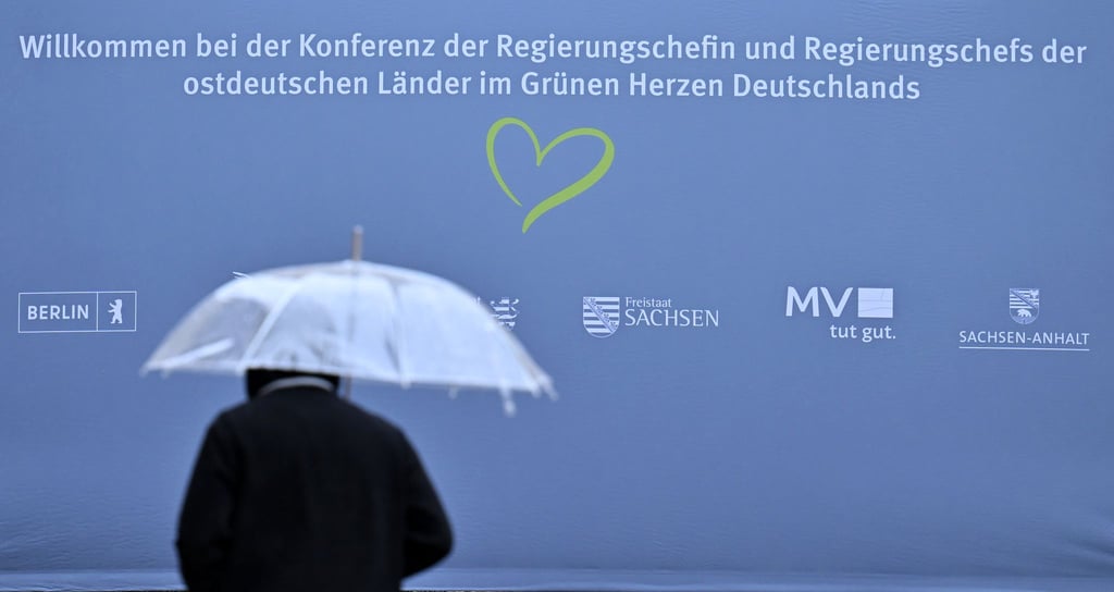 Jüngst haben sich die Chefs der ostdeutschen Länder in Thüringen getroffen, nun steht Brüssel auf dem Plan. (Archivbild)