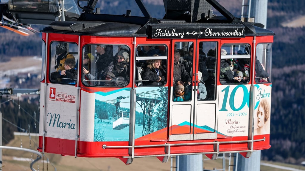 Wegen des Sturmes ist der Betrieb der Fichtelberg-Schwebebahn eingestellt. (Archivbild)