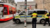 Im vergangenen Jahren hatten Polizisten an jenen Straßen die Zufahrten zum Markt versperrt, wo die Tram verkehrt. Doch der Personalaufwand dafür ist zu hoch.