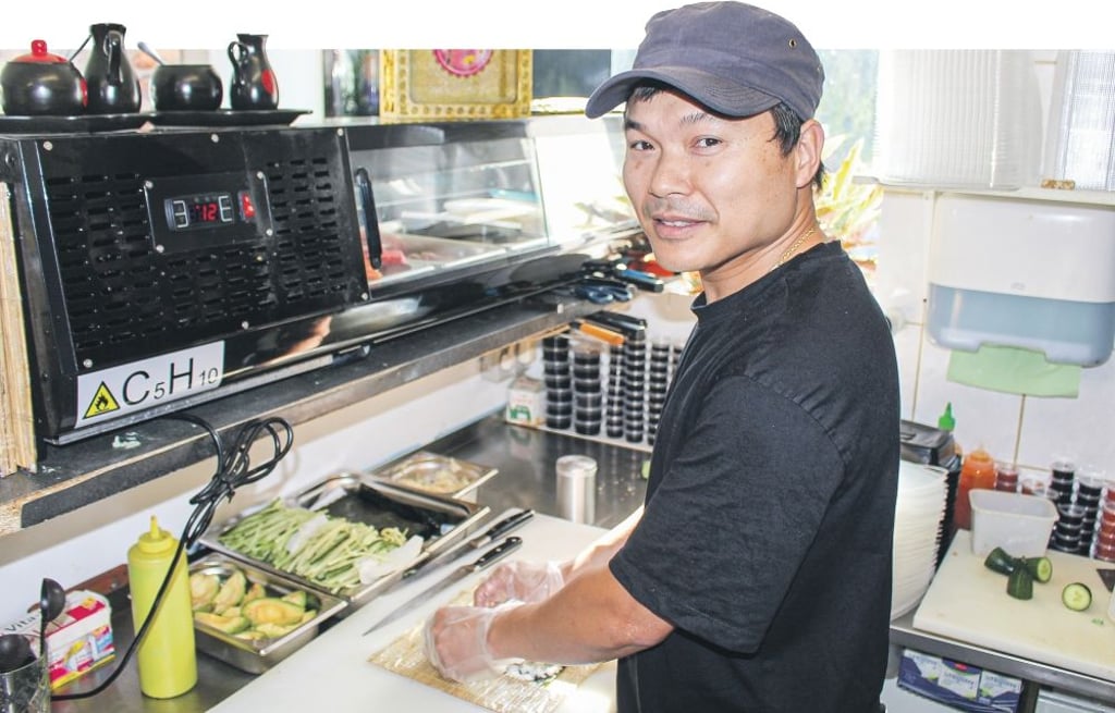 Tran The Anh ist der Sushi-Mann im Imbiss „Rico Asia Cuisine & Sushi“ in der Magdeburger Straße in Zerbst.