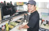 Tran The Anh ist der Sushi-Mann im Imbiss „Rico Asia Cuisine & Sushi“ in der Magdeburger Straße in Zerbst.