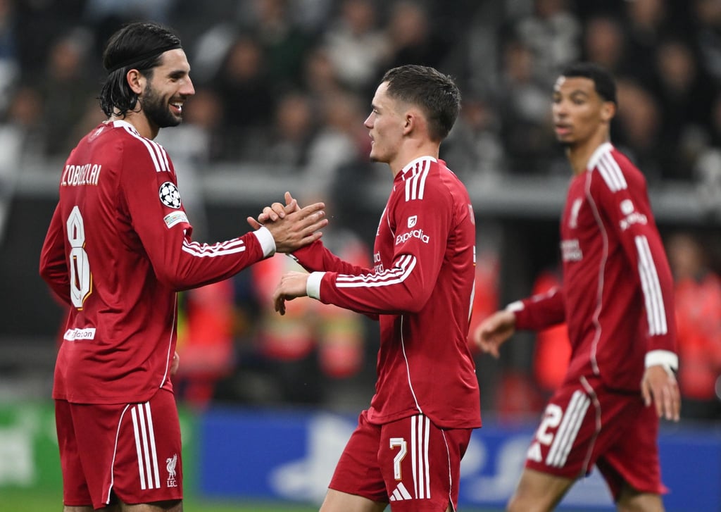 Lieferte beim 5:1 gegen Frankfurt unter anderem einen Assist für Dominik Szoboszlai (l): Liverpools Florian Wirtz (r).
