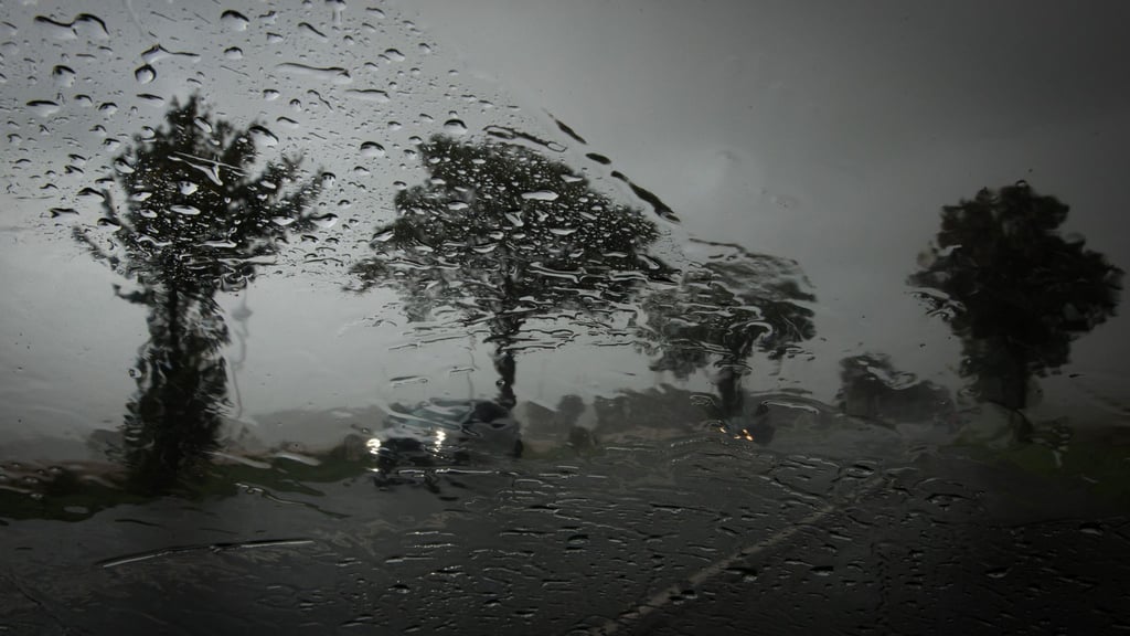 Sturm und Starkregen: Bei so extremen Wetterlagen fährt man möglichst gar nicht erst los.