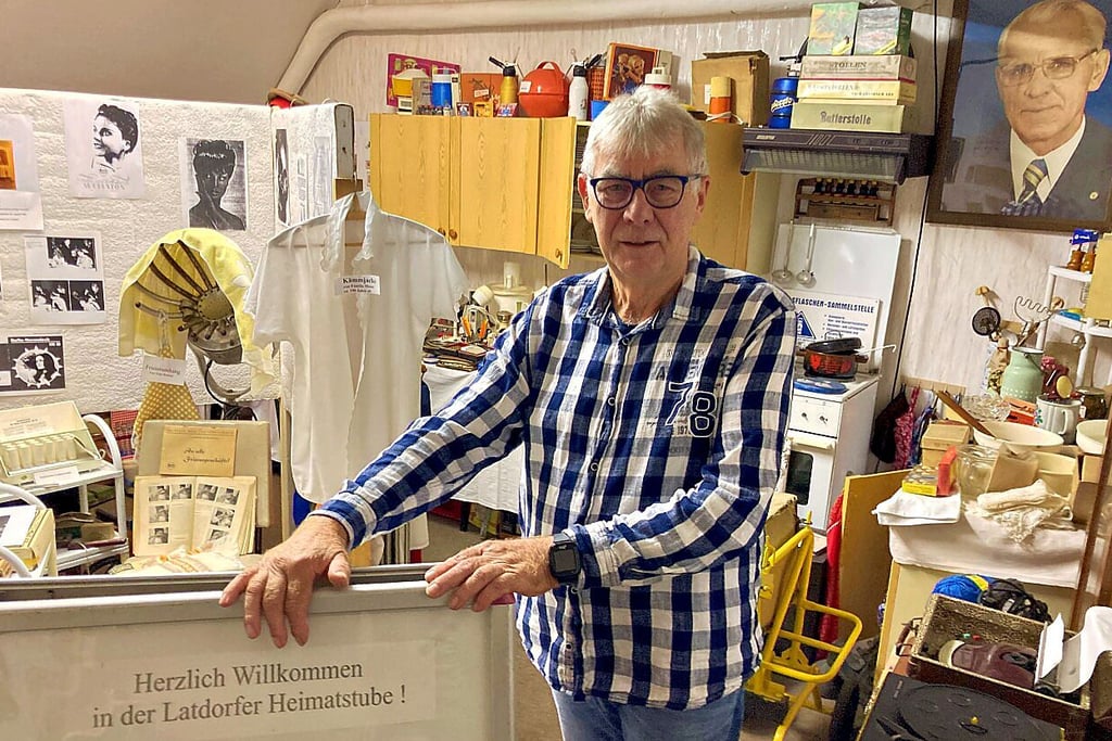 Michael Stange, hier im DDR-Zimmer, muss aus gesundheitlichen Gründen die Betreuung der Heimatstube Latdorf aufgeben und sucht Nachfolger.