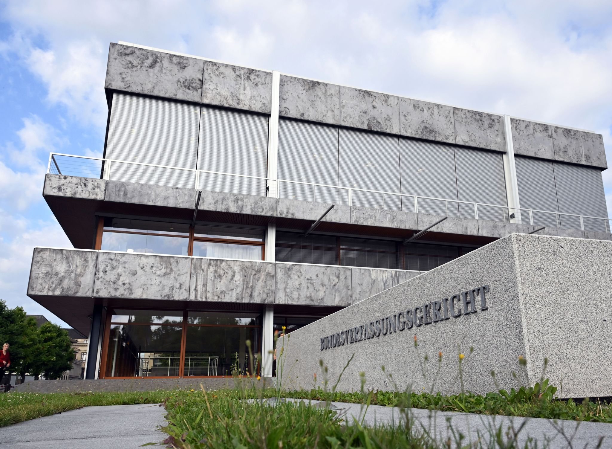 Bundesverfassungsgericht: Kein Job für Konfessionslose? Karlsruhe prüft Kirchen-Urteil