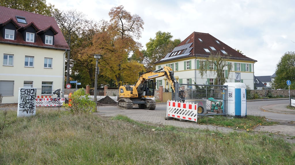 Kreuzung zwischen Schwimmbadstraße, Heinrich-Heine-Straße und Fabrikstraße wird gesperrt.