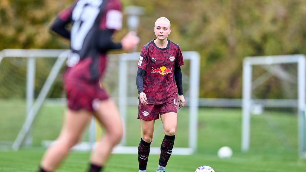 Emma Jensen spielte mit derselben Rückennummer wie Harder.