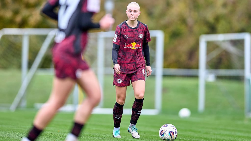 Emma Jensen spielte mit derselben Rückennummer wie Harder.