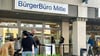 Vor dem Bürgerbüro Mitte an der Leiterstraße in Magdeburg bilden sich oft Warteschlangen.