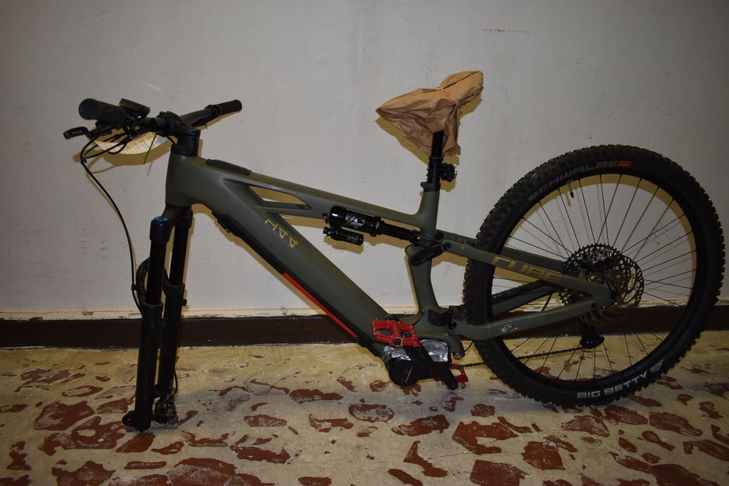Razzia in Weißenfels: Dieses Fahrrad wurde schon teilweise auseinandergebaut.