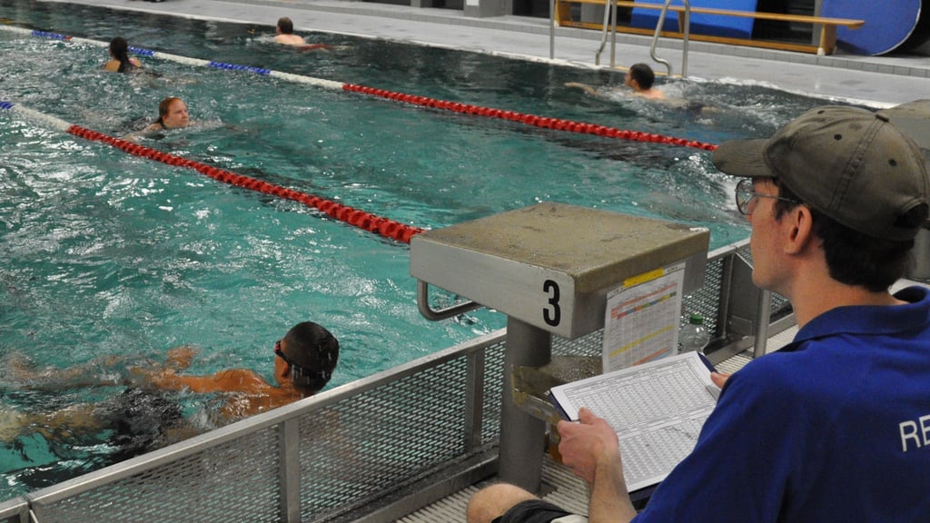DLRG 12-Stunden-Schwimmen in Genthin