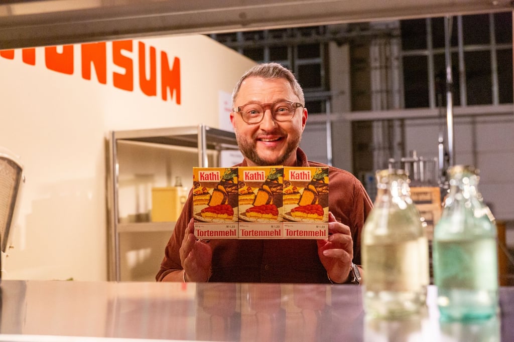 Sebastian Lege versucht sich im ZDF bei "besseresser" an Kathi-Backmischungen.