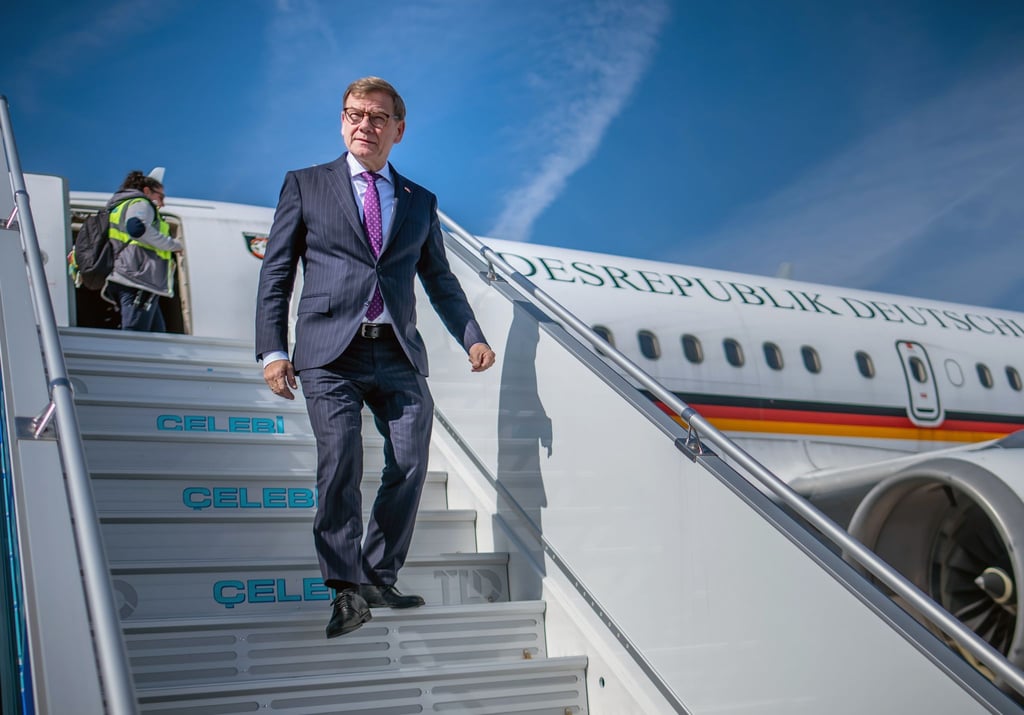 Eigentlich wollte Außenminister Johann Wadephul (CDU) in den nächsten Tagen China besuchen. Nun wird die Visite kurzfristig verschoben. (Archivbild)