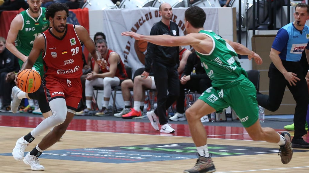 Kapitän&nbsp;Alieu Ceesay&nbsp;(am Ball) und Co. wollen nach zwei Niederlagen einen Sieg einfahren.