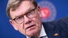 Außenminister Johann Wadephul (CDU) wollte eigentlich an diesem Sonntag nach China aufbrechen. (Archivbild)