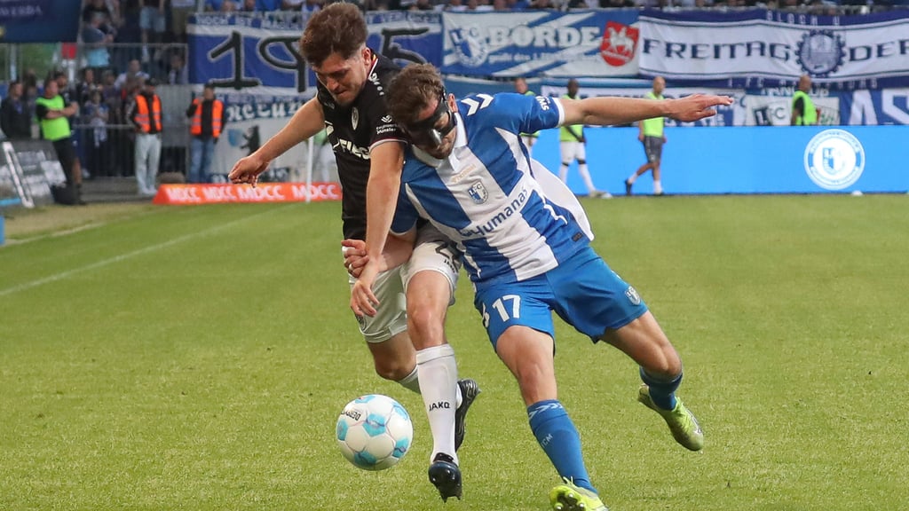 Alexander Nollenberger (re.) versuchte alles, am Ende unterlag der 1. FC Magdeburg bei der vergangenen Partie gegen Preußen Münster trotzdem 0:5.