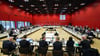 Die Ministerpräsidenten aller 16 Bundesländer haben sich für ein stärkeres Engagement des Bundes bei Investitionen in die Häfen ausgesprochen.