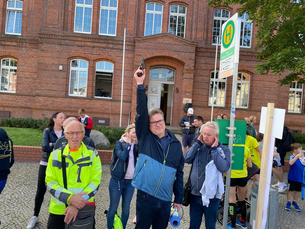 Startschuss von Schulleiter Thomas Dreher.