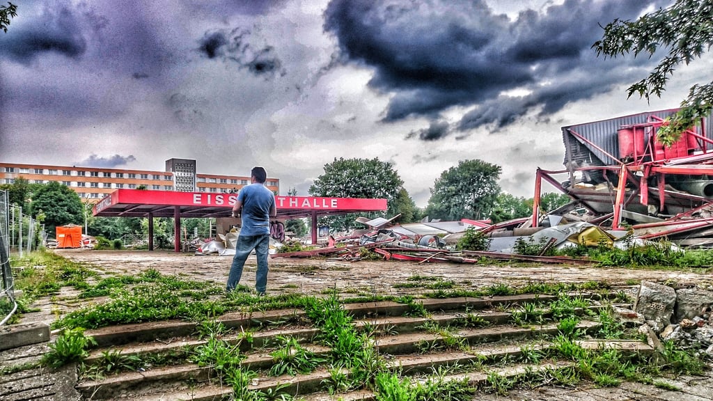 Das Ende einer Ära: Im Juni 2016 wurde die Eissporthalle am Gimritzer Damm in Halle nach der Zerstörung durch das Hochwasser abgerissen. Seitdem mussten die Saale Bulls mit einem Provisorium leben. 