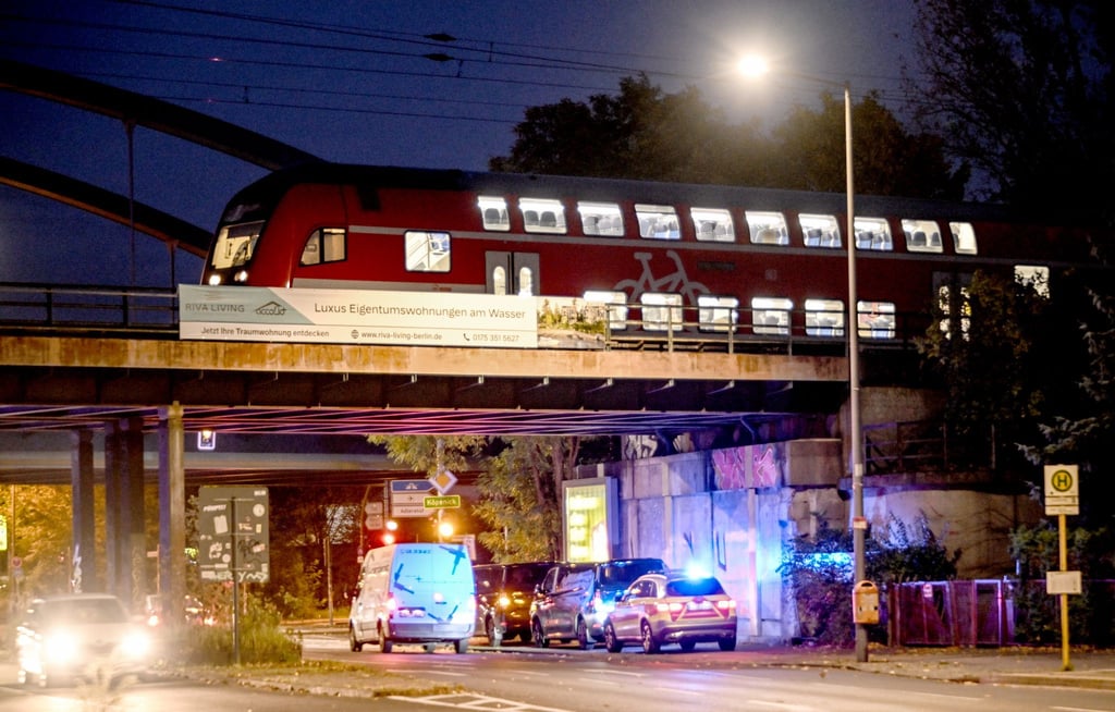 Rund 300 Fahrgäste mussten einen liegengebliebenen Regionalexpress verlassen.