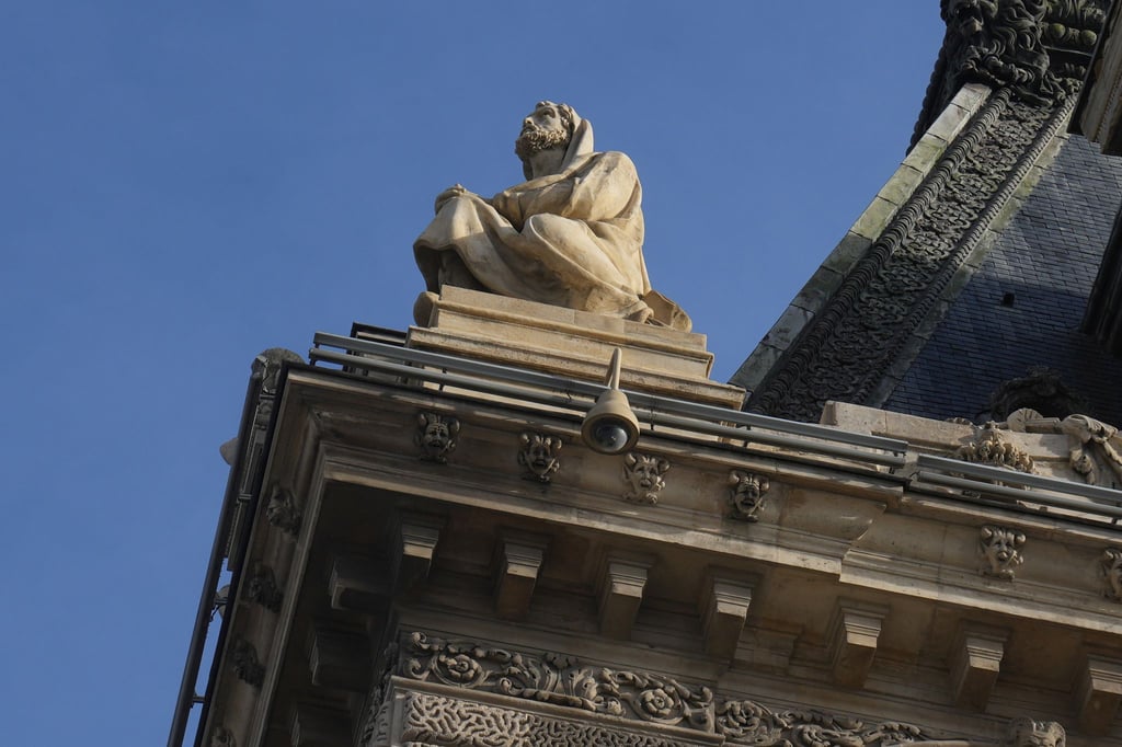 Die Polizei hofft die Louvre-Einbrecher dank zahlreicher Spuren zu fassen (Archivbild).