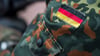 Junge Soldaten leisten in Beelitz ihren Diensteid bei einem feierlichen Gelöbnis. (Symbolbild)