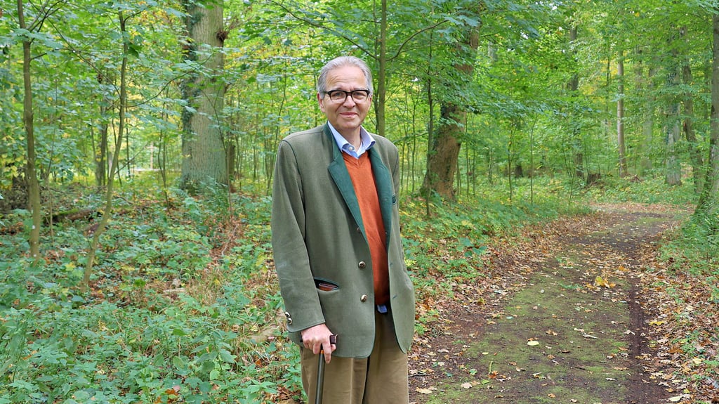 Roland Wierling engagiert sich als Vorsitzender im Verein „Rittergut Todtenkopf und Landschaft“. Dieser betreibt den „Waldfrieden“, einen Platz für Bestattungen im Wald.