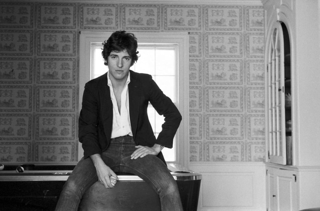 Die Musikdokumentation „Bruce Springsteen, der amerikanische Freund“ zeigt ein Bild des Künstlers im Januar 1977 zu Hause in New Jersey.