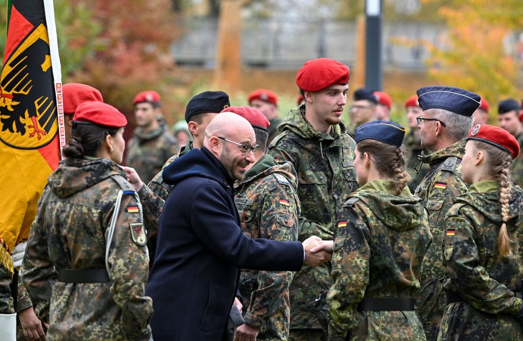 Innenminister René Wilke hielt bei dem Gelöbnis in Beelitz eine Rede.