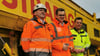 Staatssekretär Sven Haller (Mitte) im Sandwich von Strabag-Mann Michael Lehmann und dem Landtagsabgeordneten Alexander Räuscher (recht) auf der Bahnbaustelle zwischen Halberstadt und Wernigerode.