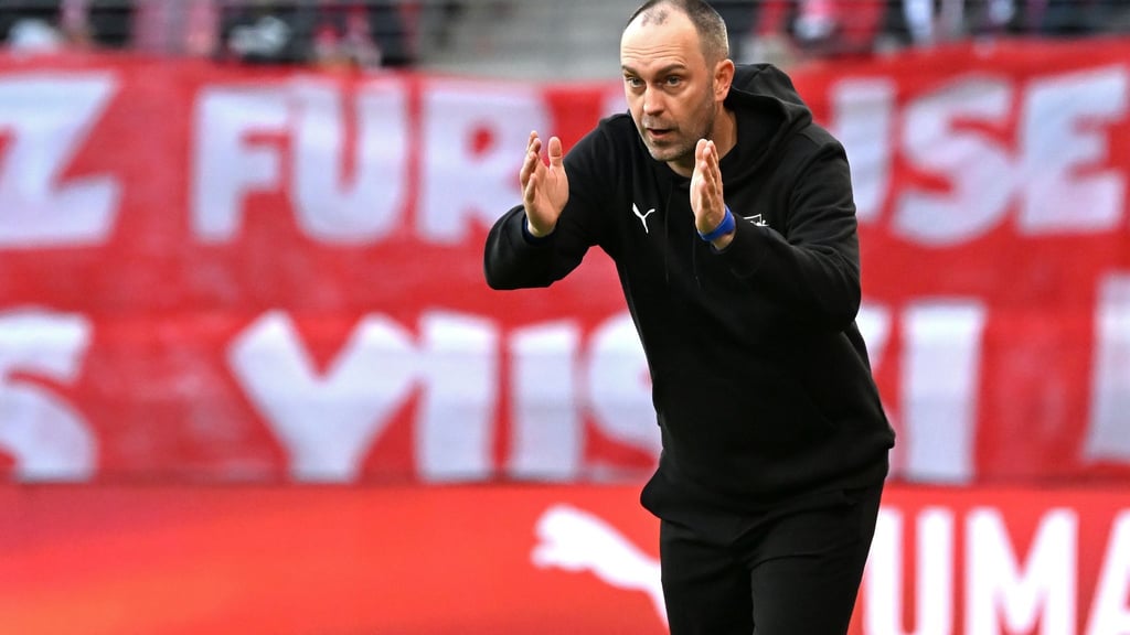 RB-Trainer Ole Werner will in Augsburg weitere Fortschritte sehen. (Archivbild)