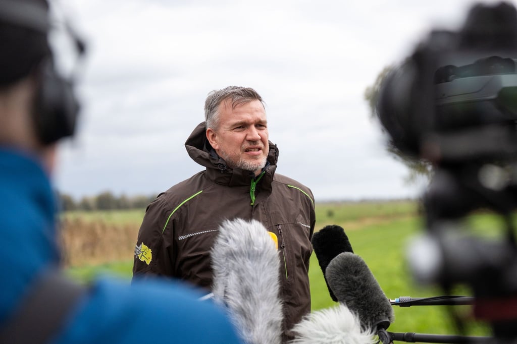 Landrat Ralf Reinhardt warnt im RBB-Inforadio vor übereilten Schritten. (Archivbild)